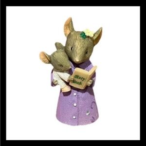 Enesco Tails With Heart READER MOUSE HOLDING BABYFigurine reading a book